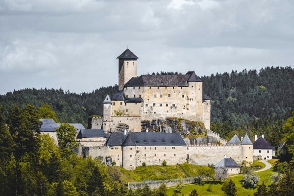 daniel-diesenreither-ZrDQFh0MeGQ-unsplash